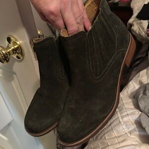 Women's Suede Ankle Boots - Dark Green